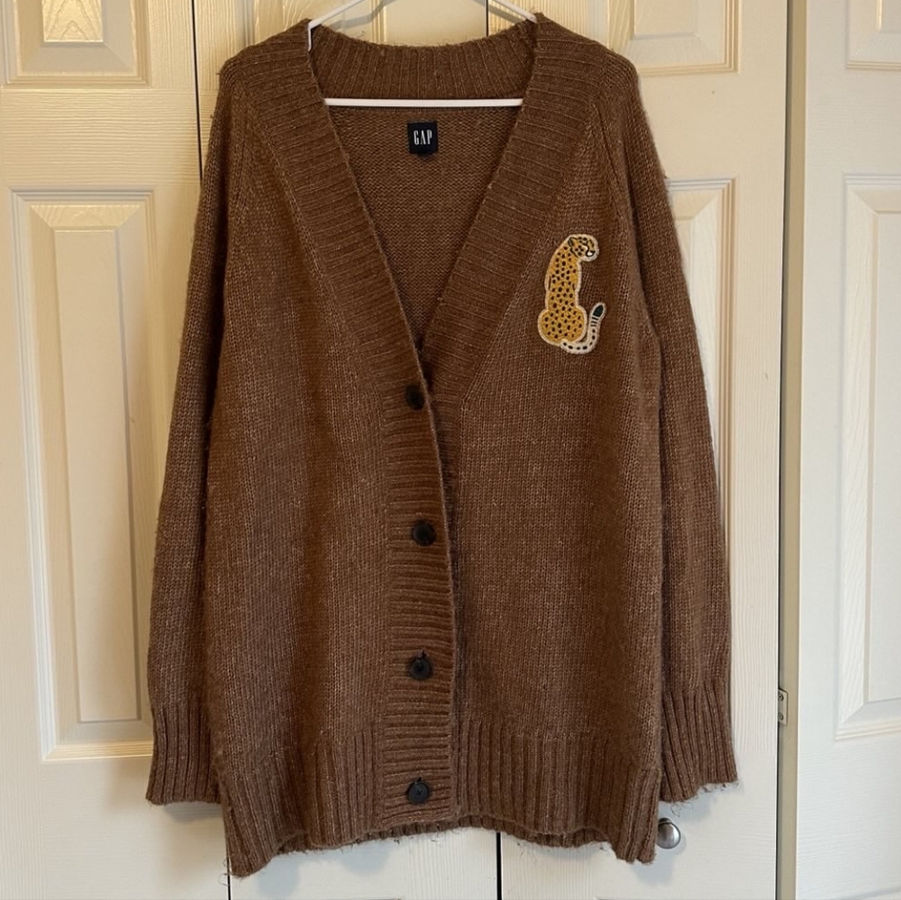 Gap oversized cardigan, with embroidered patch of Cheetah (SM)